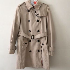 Burberry Kensington short trench